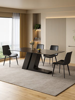 Ensemble table et chaises de style luxueux