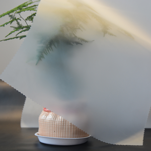 Rouleau <span class=keywords><strong>de</strong></span> <span class=keywords><strong>film</strong></span> en polyester TPU transparent mat résistant à <span class=keywords><strong>la</strong></span> déchirure, thermoscellable sur mesure, imperméable, écologique, multi-usages - Product Image 1