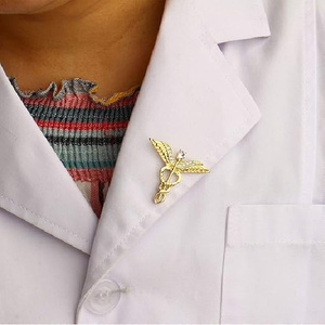 Broche <span class=keywords><strong>de</strong></span> revers avec symboles médicaux Caducée et Stéthoscope pour Infirmière et Médecin - Product Image 3