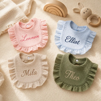 Bavoir à volants personnalisé brodé avec monogramme pour bébé fille, en coton pur, résistant aux taches - Cadeau de naissance