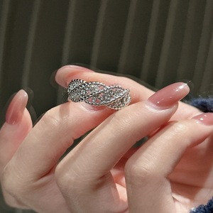 แหวนเงินแท้ S925 ประดับไมโครเซอร์คอน ดีไซน์เปิดปากวงแหวน หรูหรา เรียบง่าย ทันสมัย มีเอกลักษณ์ - Product Image 5