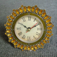 Horloge de table circulaire encadrée en alliage de zinc en métal rouge en laiton antique