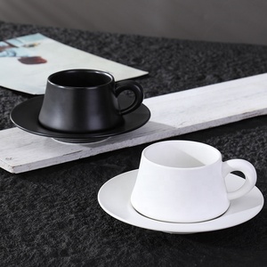 Stile europeo personalizzato Logo Drinkware Set caffè in <span class=keywords><strong>ceramica</strong></span> e <span class=keywords><strong>tazza</strong></span> da tè <span class=keywords><strong>con</strong></span> piattino può essere personalizzato colori - Product Image 3