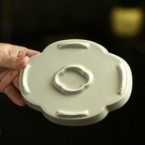 Bandeja Decorativa de Cerámica Estilo Chino con Patrón de Plantas, Forma Irregular, Superficie Esmaltada, para Servir Té y Decoración del Hogar - Product Image 3