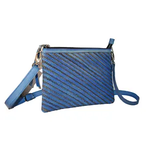 Gran oferta 100% bolso acolchado de cuero auténtico bolso de mujer azul cielo con cierre de cremallera de logotipo personalizado y precio de fábrica con forro de algodón - Product Image 1