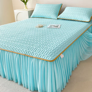 Ensemble de jupe de lit rafraîchissante en soie glacée - Parure de lit 3 pièces avec tapis rafraîchissant en latex épaissi de 5 mm pour un confort estival, avec taie d'oreiller - Product Image 5