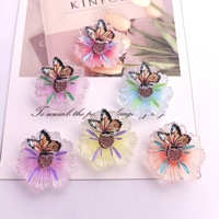 Aksesoris Resin Bunga Daisy Kupu-kupu Gradasi Grosir, Ornamen Resin DIY, Perhiasan Resin, Liontin Resin untuk Dekorasi