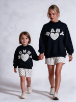 Tenues Assorties Hiver Maman et Moi à Pois Col Montant Monogramme avec Badge et Lettres Appliquées Personnalisées