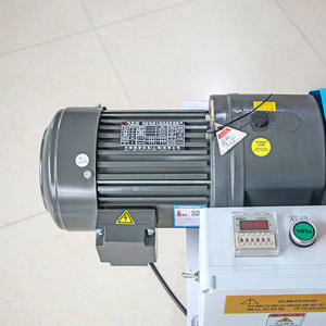 Macchina per lo stampaggio a iniezione lenta con trituratore di bordi/polverizzatore di bordi in plastica con sistema di recupero incluso - Product Image 5