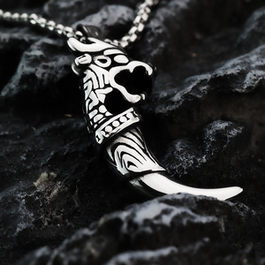 Yunnique – collier avec pendentif tête de loup en acier inoxydable pour hommes, design animal géométrique, bijoux cadeau - Product Image 4