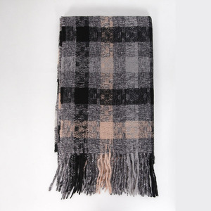 Bufanda de punto a cuadros de invierno al por mayor para mujer, cuello cálido con borlas estampadas de punto por urdimbre, bufanda unisex informal de moda coreana para parejas - Product Image 5