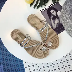 Moda Bling gümüş Rhinestone kadınlar terlik Flip-flop bayanlar yaz plaj slayt terlik sandalet kadın kızlar düz terlik