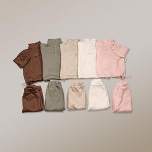 Conjunto de <span class=keywords><strong>sudadera</strong></span> <span class=keywords><strong>y</strong></span> chándal para correr personalizado para niños Trajes a juego de Estilo Vintage para familias con logotipo personalizado Colección Mom Me - Product Image 3