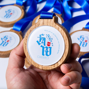 MEDALLAS de placa deportiva hechas de roble y vidrio acrílico <span class=keywords><strong>Maratha</strong></span> Pine Medallion League grabado láser personalizado Regalos de negocios - Product Image 2