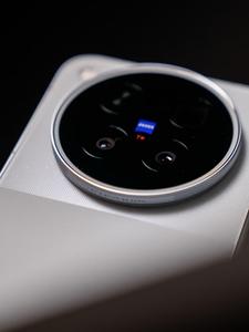 Smartphone vivo X500 Pro 2026 en promotion avec objectif super téléobjectif Zeiss APO |   Cristal bleu Dimensity 9600Pro |   Caméra principale Zeiss HDR - Product Image 4