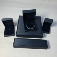 Boîte à bijoux en cuir avec logo personnalisé, best-seller, boîte cadeau carrée de qualité plaquée noire pour bracelets, position extérieure