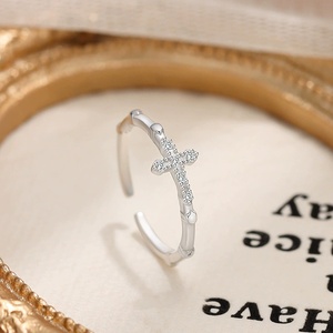Anillo de Plata de Ley 925 Auténtica con Cruz Lateral Exquisita de Fe, <span class=keywords><strong>Esperanza</strong></span> y Amor, Anillos Apilables de Compromiso con Circonita Cúbica para Mujer - Product Image 6