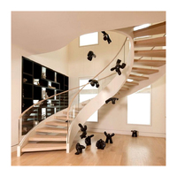 Escalier courbé moderne pour villa, marches en bois massif, avec rampe
