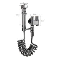 En gros, Ensemble sanitaire moderne en acier inoxydable pour bidet, toilettes et lavabo, pistolet de chasse d'eau haute pression, une entrée deux sorties, 5