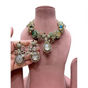 Ensemble collier et boucles d'oreilles en moissanite plaqué or de qualité supérieure exclusive pour femmes, cadeau de mariage, collection pour occasions spéciales - Product Image 2