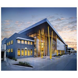 Vorgefertigte Verzinkte Stahlkonstruktion Industriehalle Gewerbliche Ausstellungshalle Modernes Design Weiße Farbe 5 Jahre - Product Image 3