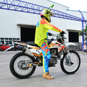 Motocicleta Refrigerada por Agua para Terrenos Montañosos - Product Image 3