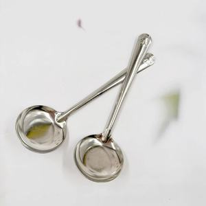 Cuchara de sandía de acero inoxidable de alta calidad para el hogar, venta al por mayor a un yuan, espesa, para adultos y cantinas, cuchara de sopa de mango largo - Product Image 3