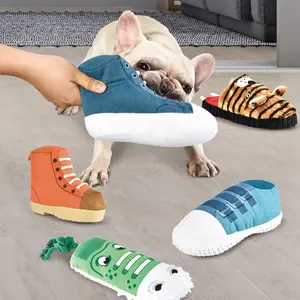 Usine nouvelle conception jouet interactif pour animaux de compagnie en peluche en forme de chaussure nettoyage des dents chien jouets à mâcher