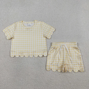 Ensemble de vêtements jaunes pour bébés filles, chemise à carreaux à manches courtes et short à volants - Product Image 1