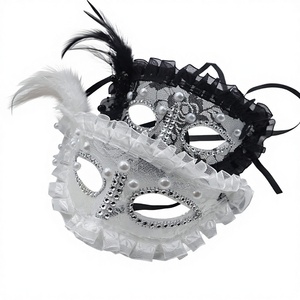 Máscara Negra <span class=keywords><strong>para</strong></span> Disfraz <span class=keywords><strong>de</strong></span> Fiesta con Temática Femenina, <span class=keywords><strong>Maquillaje</strong></span> <span class=keywords><strong>de</strong></span> Alta Gama, Plumas <span class=keywords><strong>de</strong></span> Encaje, Máscara <span class=keywords><strong>de</strong></span> Ojos <span class=keywords><strong>de</strong></span> <span class=keywords><strong>Media</strong></span> <span class=keywords><strong>Cara</strong></span> - Product Image 1