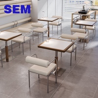 Ensemble de mobilier moderne pour café, cantine et restaurant SEM : banquette en cuir, canapé et tables à plateau en pierre frittée