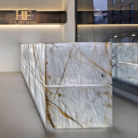 Table de bar moderne en aluminium avec design d'avion Mobilier de club couleur argent avec bureau style avion