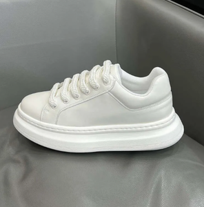 Zapatillas de Baloncesto con Cordones de Diseño de Alta Calidad, Suela EVA Amortiguadora, Tendencia de Moda, Paleta de Colores Clásica para Negocios - Product Image 1