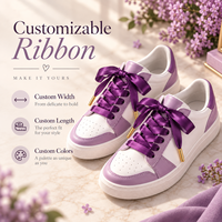 Ruban synthétique enroulé soigné aux couleurs vives, prêt à être expédié, pour la décoration des sapins de Noël et les baskets décontractées
