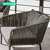 Ensemble de canapé et table basse en rotin moderne, résistant au soleil et à l'eau, pour hôtel, patio, jardin, balcon, cour