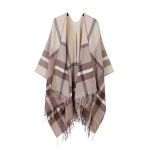 Chal de leopardo con borlas para mujer, de alta gama, estilo europeo-americano, cómodo para todas las estaciones, diseño a cuadros sencillo, capa cálida y moderna con letras. - Product Image 1