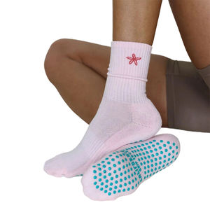 एंटी-स्लिप पाइलेट्स कस्टम एंटी-स्लिप स्पोर्ट्स पिंक स्पोर्ट्स मोजे ने कढ़ाई वाले लोगो प्यारा धनुष मोजे - Product Image 2