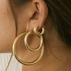 बड़े महिला फैशन गहने मढ़वाया 14K सोने स्टेनलेस स्टील मोटी गोल आकार घेरा कान की बाली हुप्स के लिए उपहार