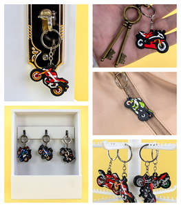 Porte-clés en PVC 2D multicolores pour moto, designs de motos sportives en vrac, accessoires de porte-clés personnalisés en gros pour sacs, voitures, cadeaux - Product Image 3