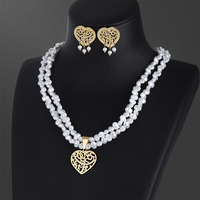 Collier et boucles d'oreilles en or brillant avec perles baroques hypoallergéniques et filigrane creux en forme de cœur, vente en gros d'usine