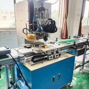 Machine automatique de pliage et de sertissage de tubes en carton pour boîtes rondes, pour le pliage des bords et le scellage des boîtes composites en carton/plastique - Product Image 4