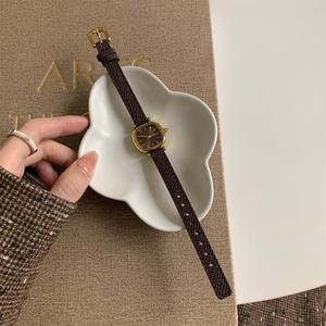 Montre à quartz vintage, style IEKE, rétro artistique, petite montre à bracelet en sucre pour femmes, cadran exquis, montre-bracelet à la mode - Product Image 5