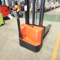 Nouveau chariot élévateur électrique manuel à mât à 3 étages de 1.5 tonnes et 2 tonnes pour les industries de la construction et de la ferme