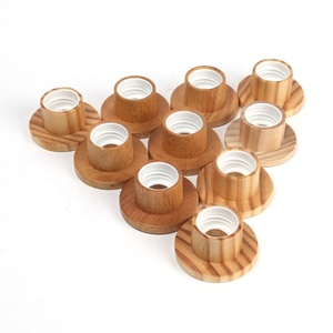 Tapa de botella de difusor de madera Natural duradera de fábrica con relieve personalizado <span class=keywords><strong>para</strong></span> fragancia, tarro de Perfume <span class=keywords><strong>para</strong></span> aromaterapia, botella de aceite esencial - Product Image 1