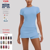 Ensemble de sport pour femmes à manches courtes, haut à col rond, jupe froncée avec cordon de serrage, short intégré, tenue de tennis et de yoga douce et extensible, 14 couleurs
