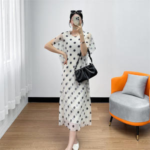 Nouvelle robe plissée en mousseline de soie haut de gamme à pois, longueur ras du sol, style décontracté Miyake, pour femme, printemps-été 2025, taille naturelle devant - Product Image 2