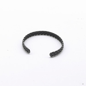 Brazalete Abierto de Acero de Titanio Yunnique, Diseño Trenzado Negro Retro, Otoño 2023, para Hombre y Mujer - Product Image 3