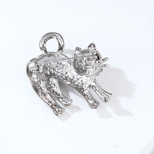 Encantador esmalte Pin mujer lujo hombres diseñador bufanda cristal gato esmalte gran marca de lujo broche de ganchillo para mujeres niñas - Product Image 5