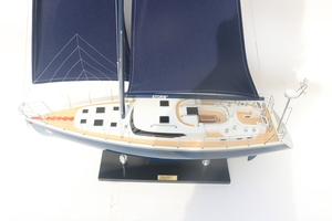 Modelo de Velero Storm 2 de Madera Pintada a Mano de Primera Calidad GIA NHIEN, Yate de Vela Moderno con Temática Náutica Europea para el Hogar u Oficina - Product Image 2