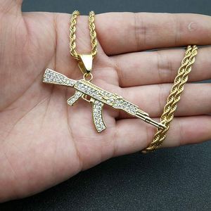 Collier pendentif AK47 en acier titane avec sertissage pavé de diamants, bijou unisexe, cadeau - Product Image 5